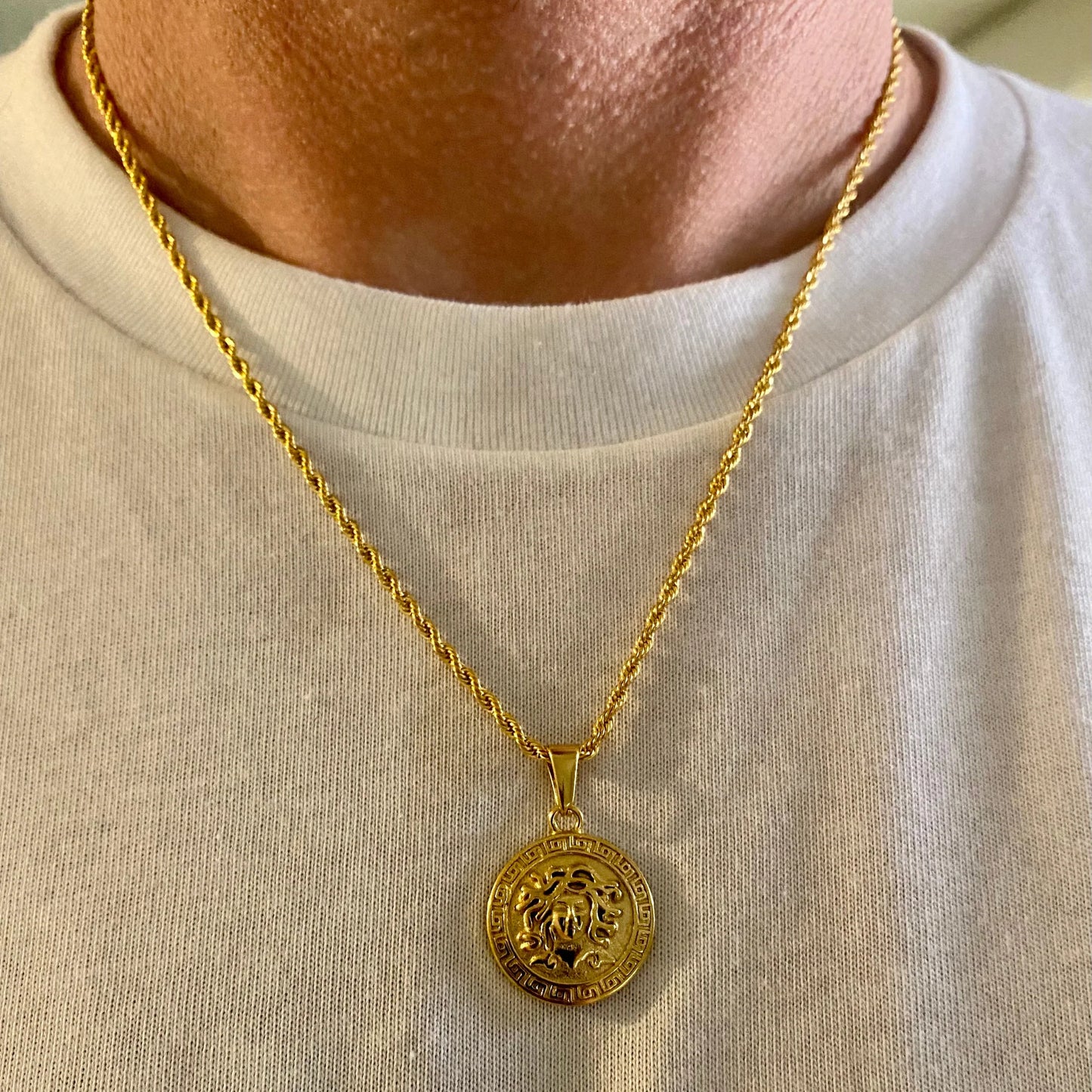 Medusa Pendant Gold